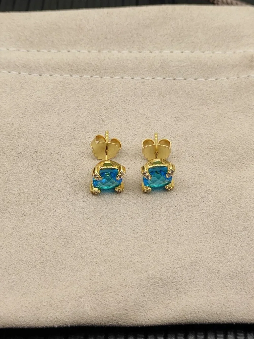 🌟David Yurman🌟 Blue Diamond 8mm stud earrings